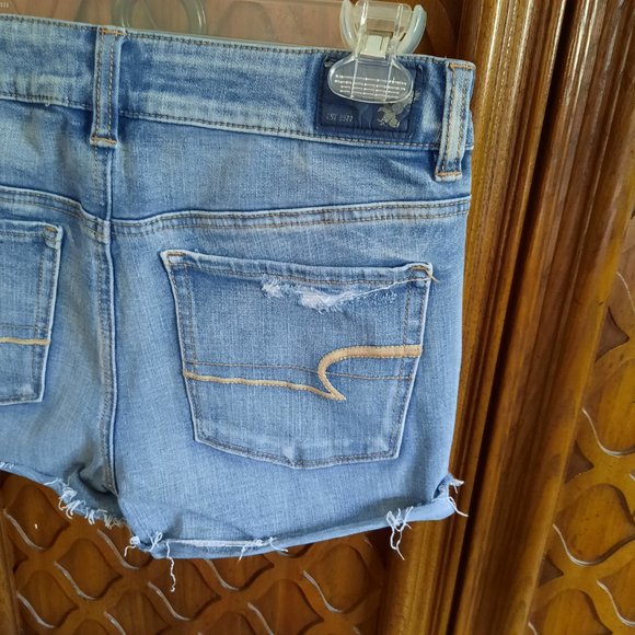 American Eagle Outfitters Distressed Hi-Rise Shortie Denim Shorts - 6 - Picture 11 of 16